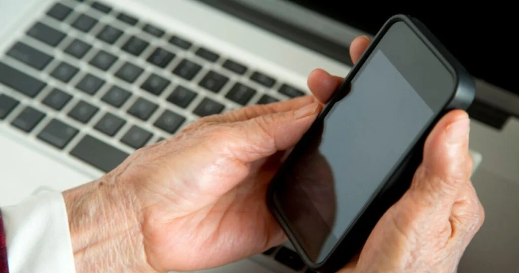 Best Simple Mobile Phones For Seniors In Australia 2023: Top Picks And Guide 7 Mobile Phones For Seniors